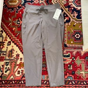 NWT Athleta, Midtown Ankle Pant, size 6 Petite